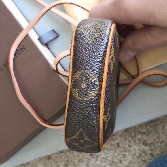 Louis Vuitton Cancun Mini Crossbody - Picture 3 of 11